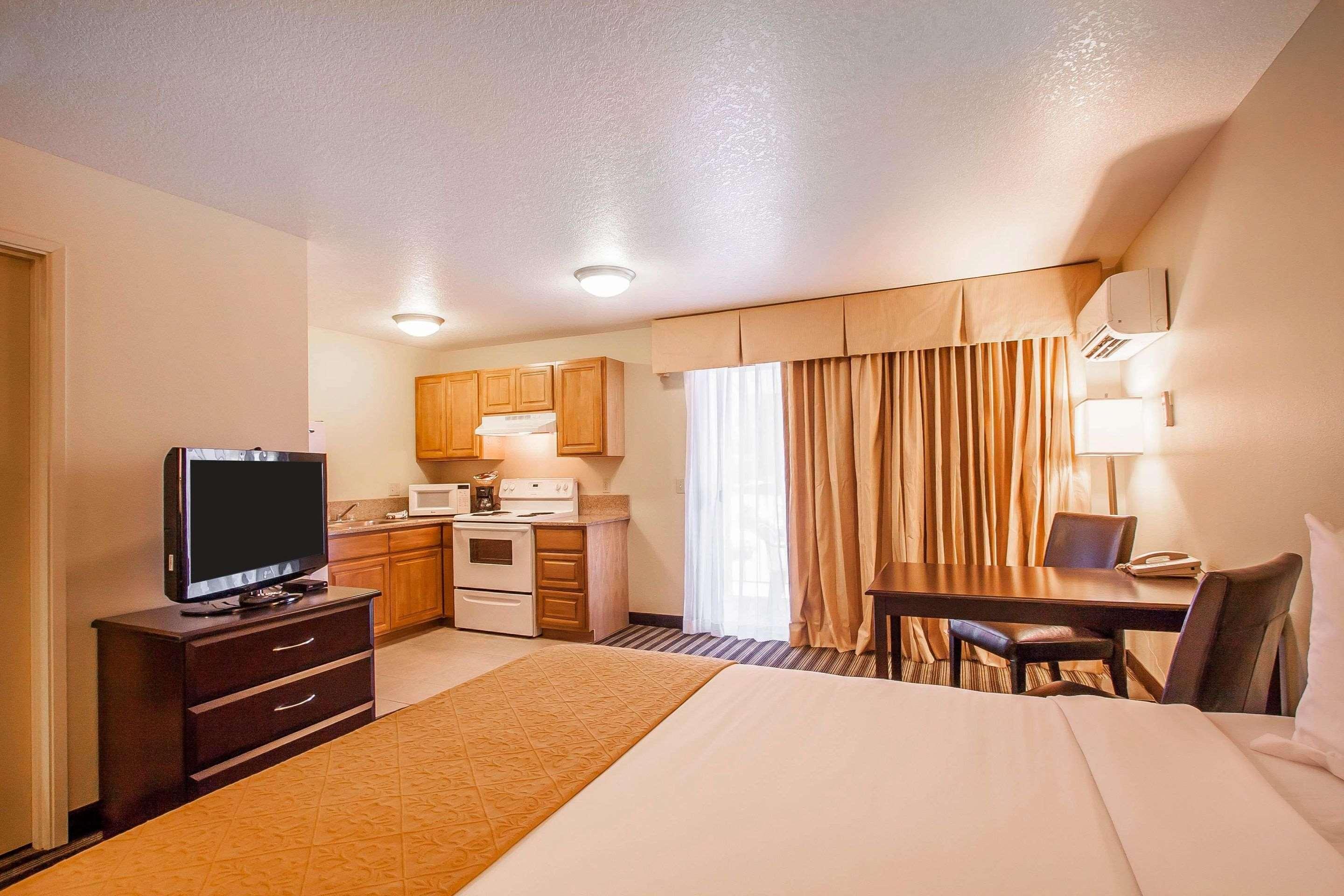 Quality Inn & Suites Vancouver - Hazel Dell Екстериор снимка