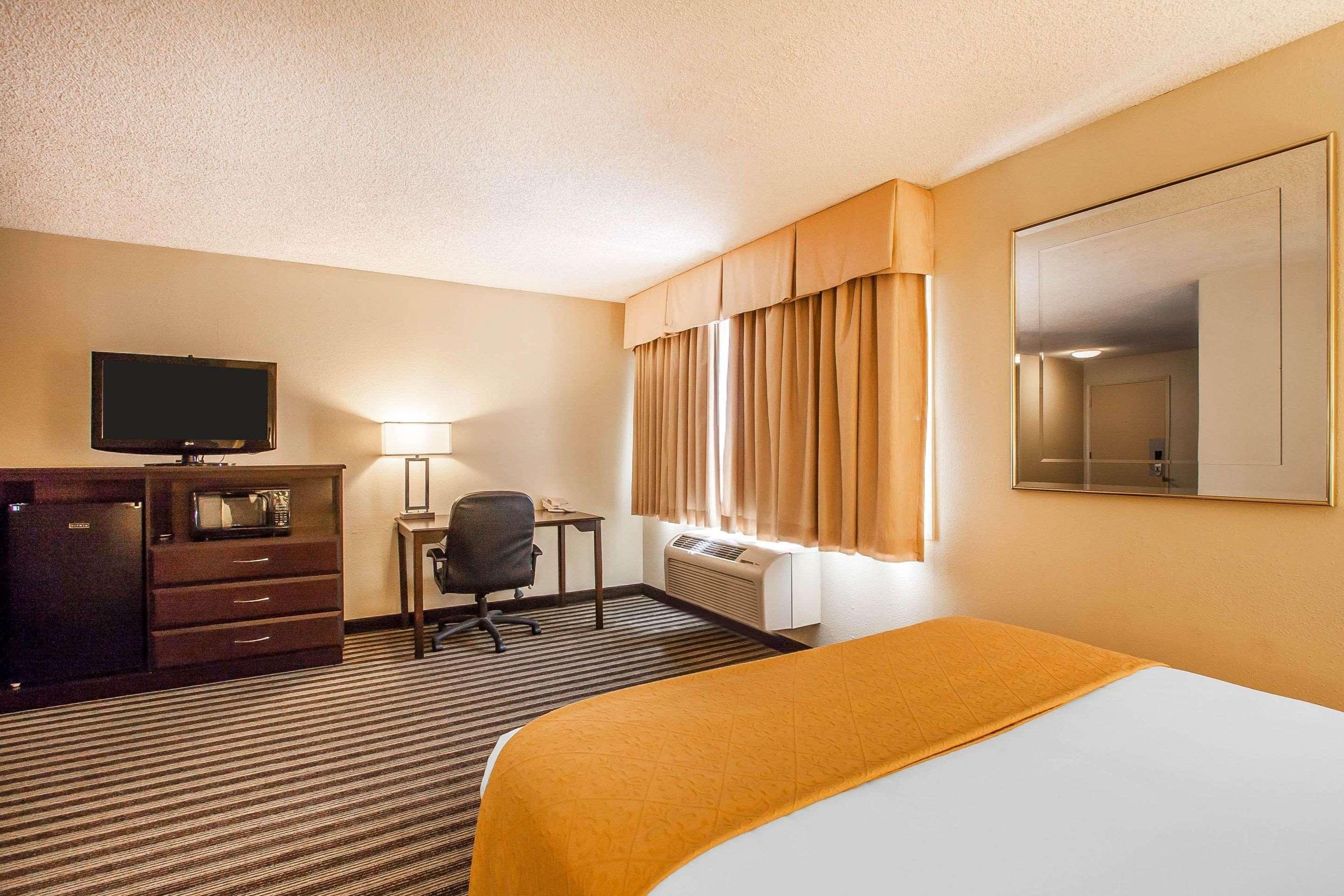 Quality Inn & Suites Vancouver - Hazel Dell Екстериор снимка