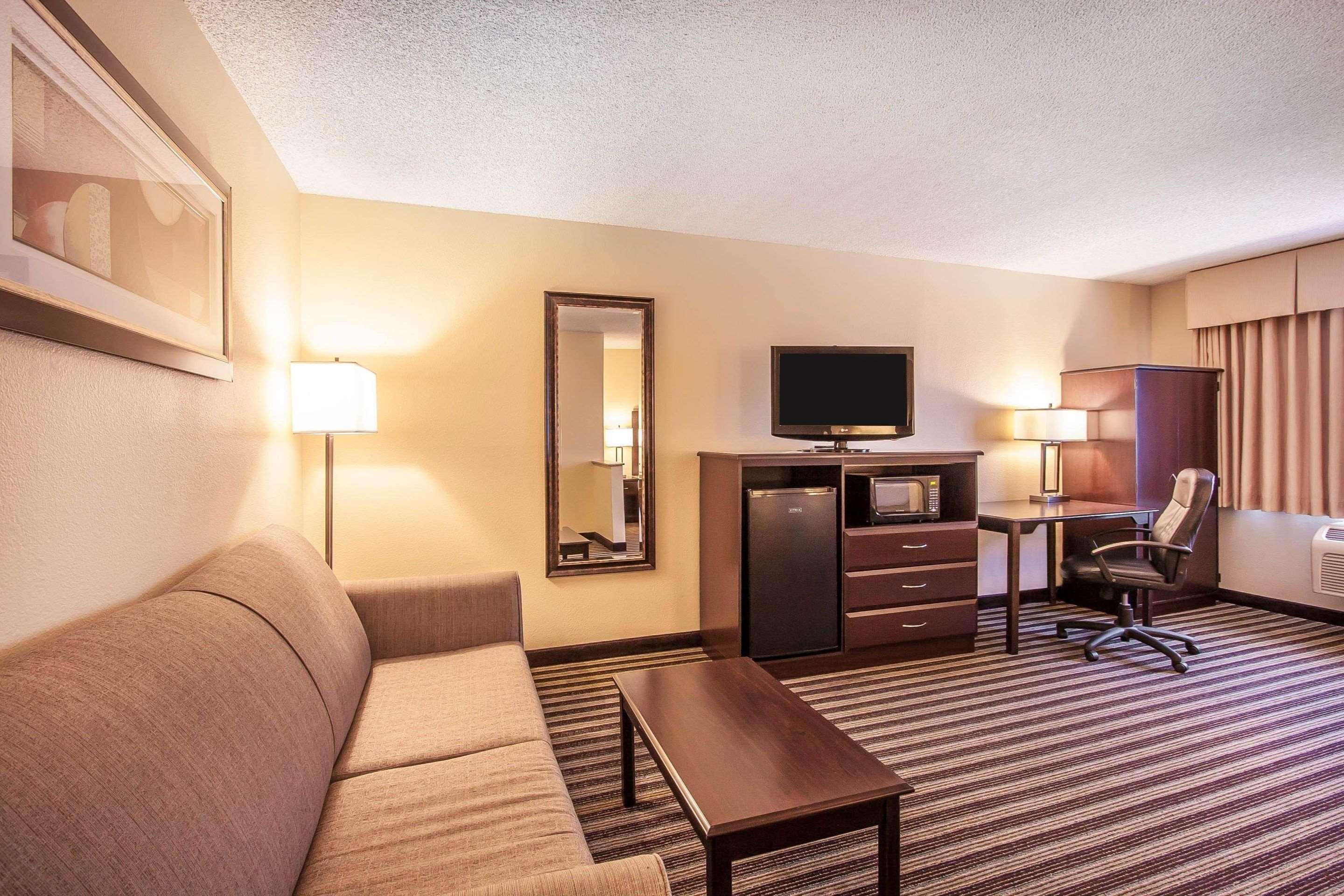 Quality Inn & Suites Vancouver - Hazel Dell Екстериор снимка