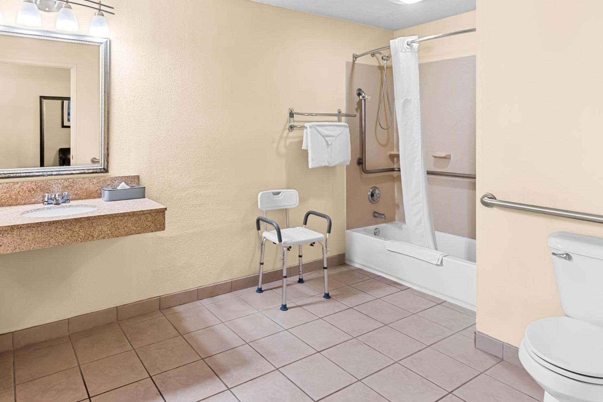 Quality Inn & Suites Vancouver - Hazel Dell Екстериор снимка