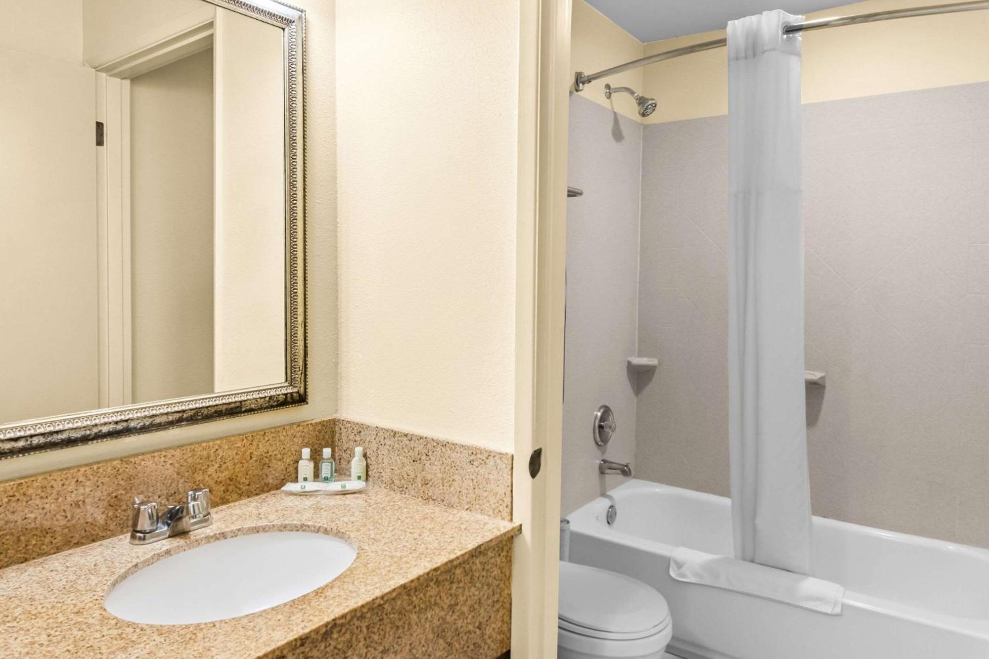 Quality Inn & Suites Vancouver - Hazel Dell Екстериор снимка