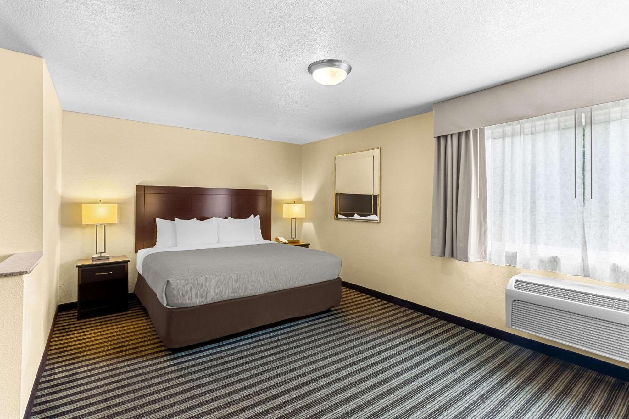 Quality Inn & Suites Vancouver - Hazel Dell Екстериор снимка