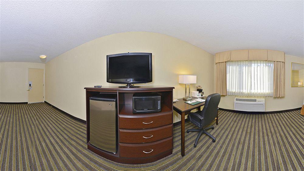 Quality Inn & Suites Vancouver - Hazel Dell Екстериор снимка